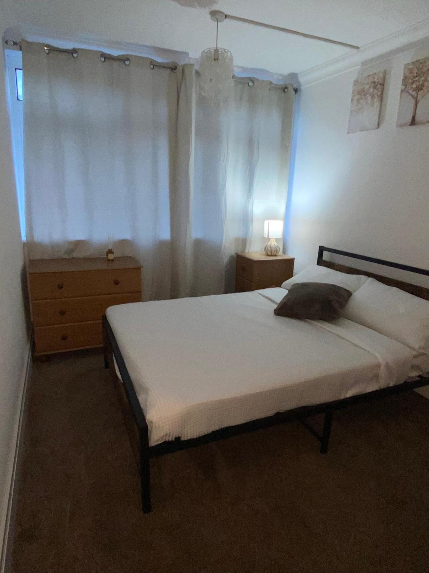 Spacious 2 Bedroom Flat Close To Gatwick Airport Appartamento Ifield